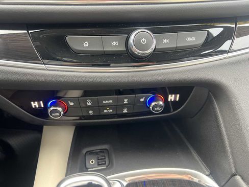 Used 2020 Buick Enclave Essence w/ Sound and Sites Package image 9