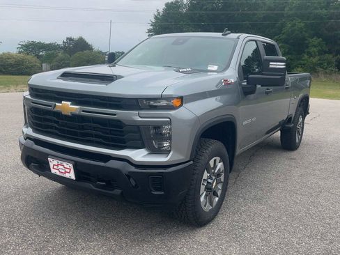 New 2026 Chevrolet Silverado 2500 Custom w/ Z71 Off-Road Package AWD/4WD image 2