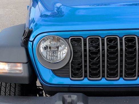 Certified 2026 Jeep Gladiator Sport AWD/4WD image 10