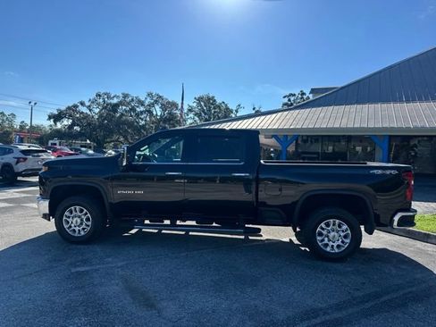 Used 2023 Chevrolet Silverado 2500 LTZ AWD/4WD image 2