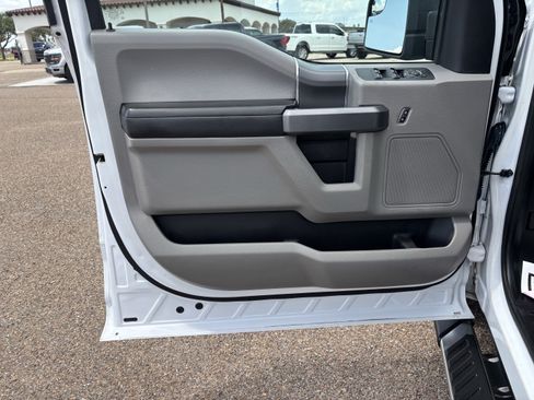 Used 2018 Ford F150 XLT w/ Equipment Group 301A Mid RWD image 9