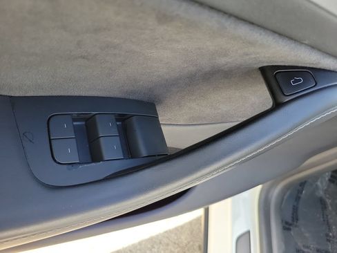 Used 2024 Tesla Model Y Long Range AWD/4WD image 23