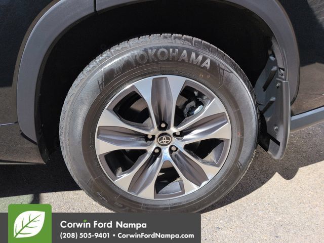 Used 2021 Toyota Highlander XLE AWD/4WD image 31
