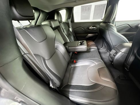 Used 2022 Jeep Cherokee Limited image 26