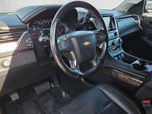 Used 2019 Chevrolet Suburban LT image 10