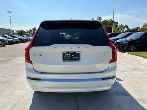Certified 2024 Volvo XC90 T8 Ultimate w/ Lounge Package image 5