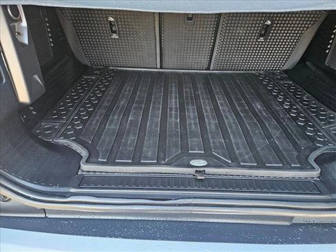 Used 2022 Land Rover Defender 110 S image 6