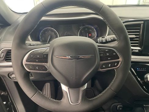 New 2025 Chrysler Pacifica Select image 15