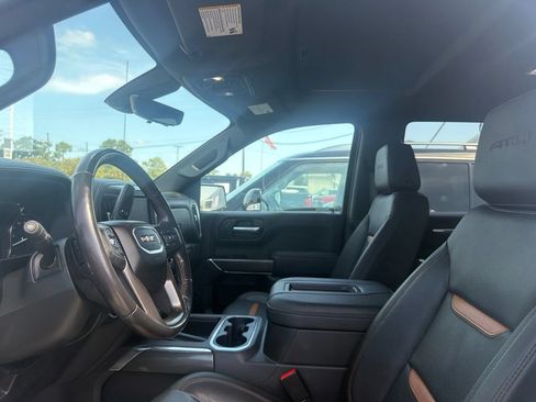 Used 2022 GMC Sierra 1500 AT4 w/ AT4 Premium Package AWD/4WD image 8