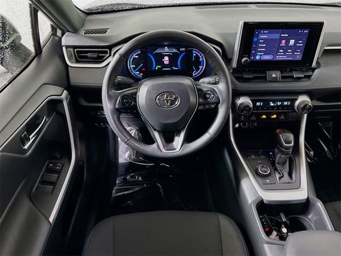 Certified 2025 Toyota RAV4 SE w/ Convenience Package image 19