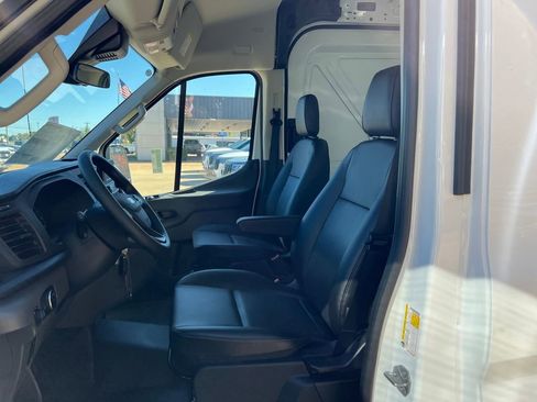 New 2025 Ford Transit 250 148 Medium Roof image 10
