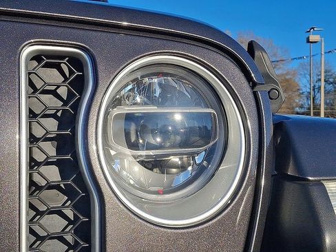 Used 2021 Jeep Gladiator Overland image 9