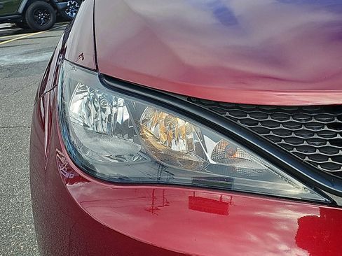 Used 2022 Chrysler Voyager LX image 9