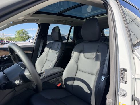 Used 2024 Volvo XC90 B5 Plus w/ Protection Package AWD/4WD image 8