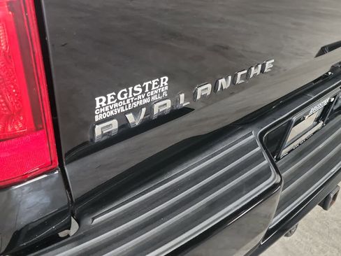 Used 2013 Chevrolet Avalanche LTZ RWD image 15