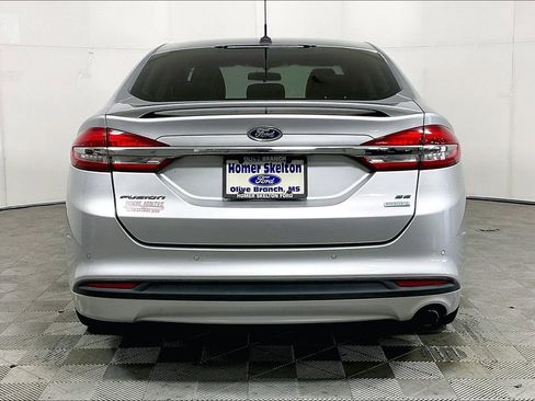 Used 2017 Ford Fusion SE w/ Equipment Group 201A image 4