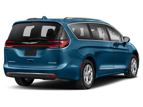 Used 2023 Chrysler Pacifica Touring-L image 2