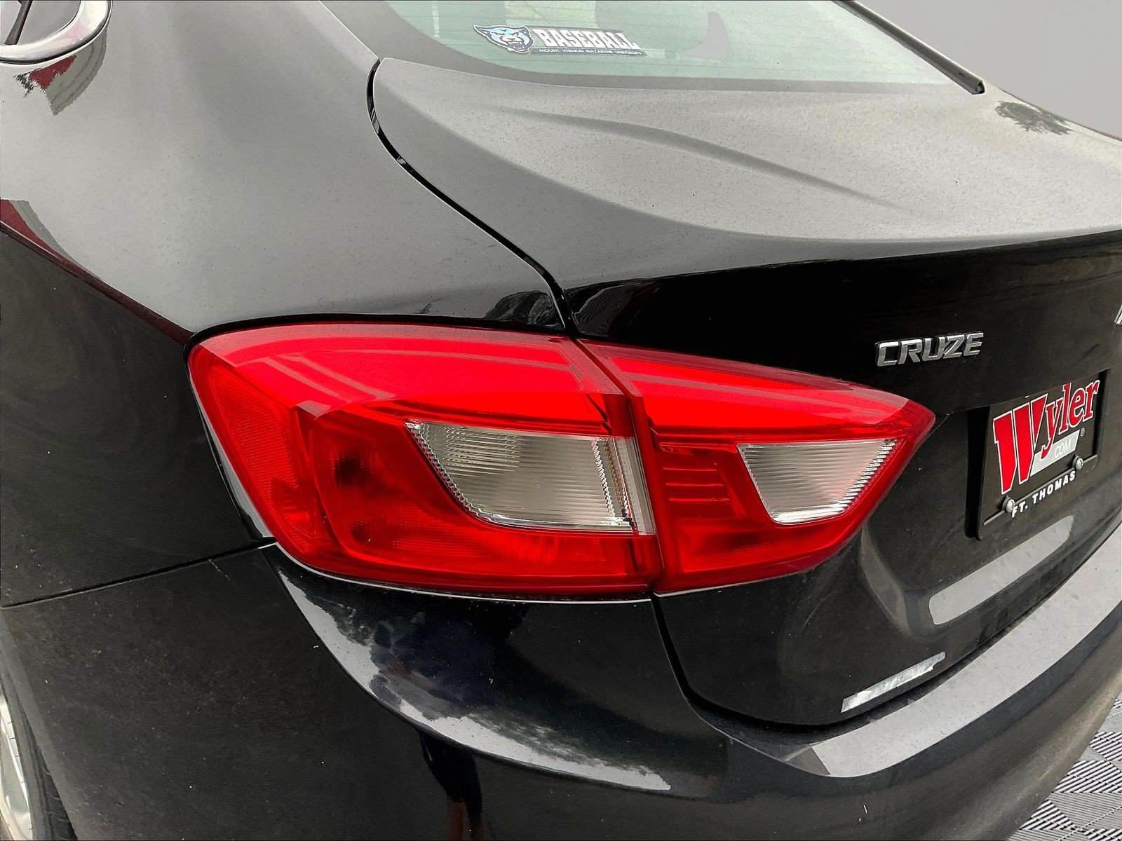 Used 2017 Chevrolet Cruze LT FWD image 24