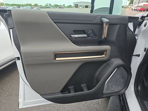 Used 2025 GMC Hummer EV 3X AWD/4WD image 9