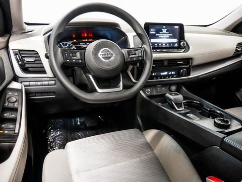 Used 2021 Nissan Rogue SV image 13