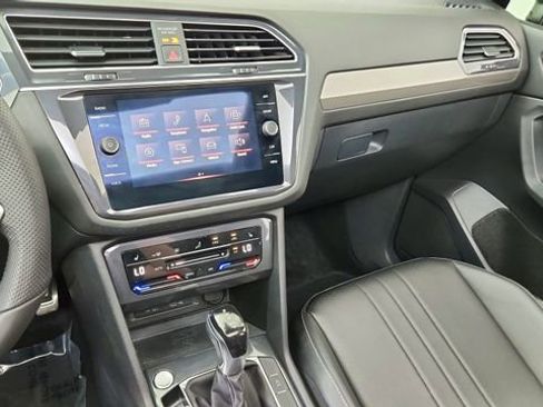Used 2022 Volkswagen Tiguan SE R-Line image 46