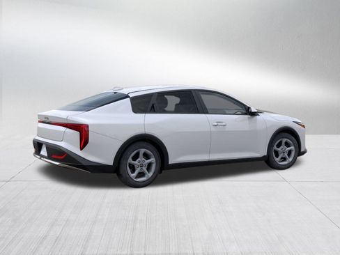 New 2025 Kia K4 LXS image 6