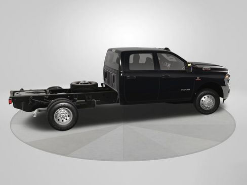 New 2025 RAM 3500 Big Horn AWD/4WD image 6