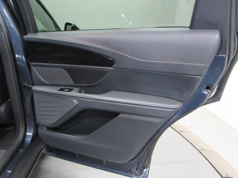 Used 2024 Lincoln Nautilus Reserve w/ Jet Appearance Package (87T) AWD/4WD image 18