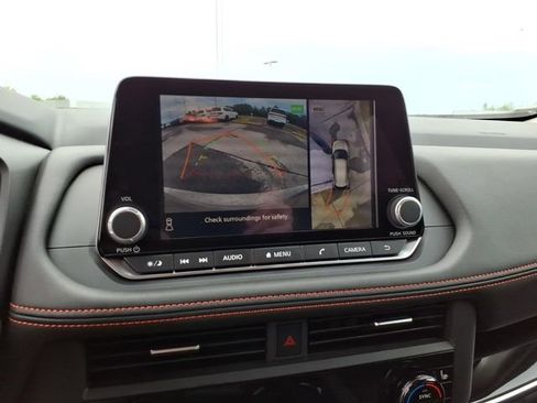 Certified 2025 Nissan Rogue SV AWD/4WD image 13