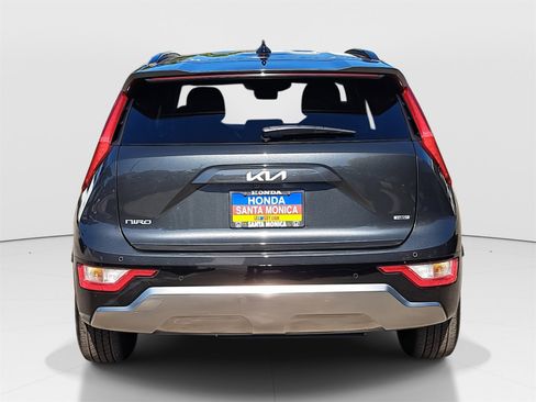 Used 2023 Kia Niro EX Touring image 6
