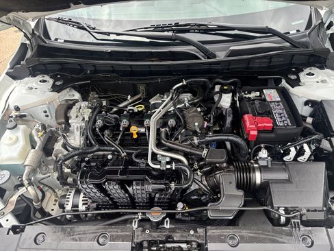Used 2025 Nissan Altima 2.5 SV FWD image 31