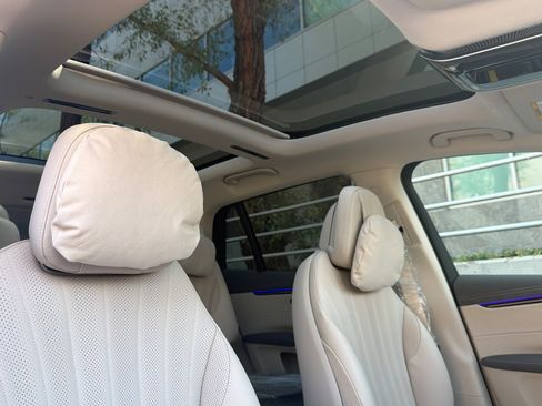 New 2026 Mercedes-Benz EQS 400 4MATIC SUV image 17