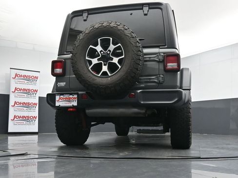 Used 2022 Jeep Wrangler Unlimited Rubicon w/ Cold Weather Group AWD/4WD image 38