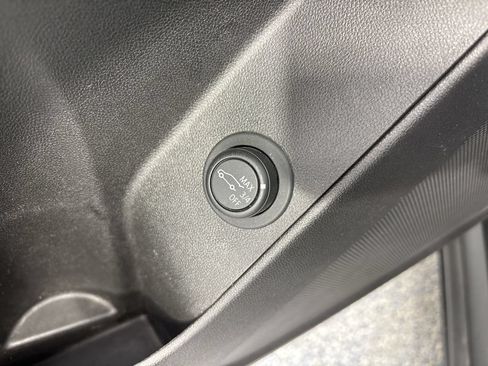 Used 2021 Chevrolet Equinox LT FWD image 29