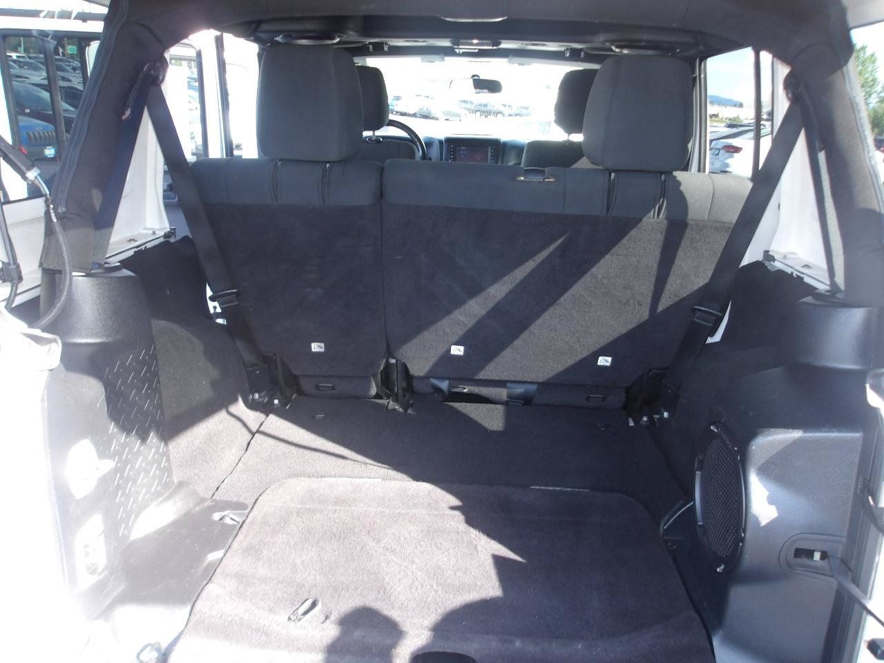 Used 2012 Jeep Wrangler Unlimited Sahara w/ Connectivity Group AWD/4WD image 11