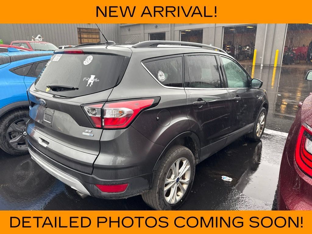 Used 2017 Ford Escape SE w/ SE Leather Comfort Package AWD/4WD image 3