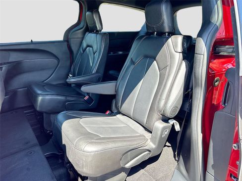 Used 2025 Chrysler Pacifica Select FWD image 23