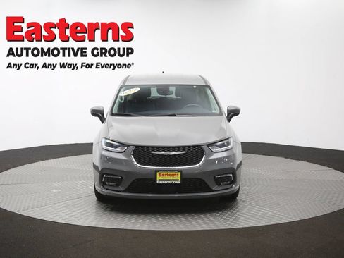 Used 2023 Chrysler Pacifica Touring-L FWD image 52
