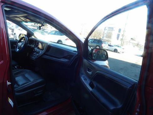 Used 2015 Toyota Sienna SE image 15