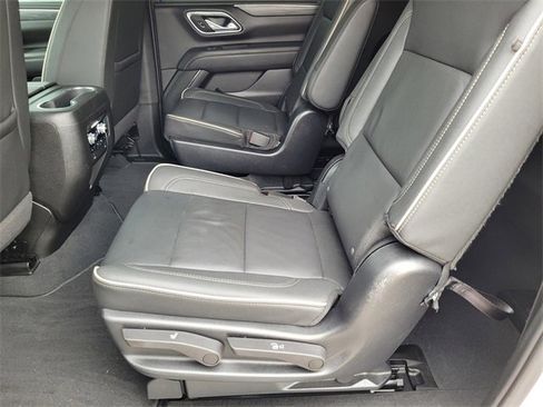 Used 2023 GMC Yukon XL SLT w/ SLT Premium Package image 23