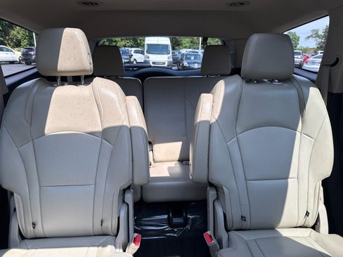 Used 2018 Buick Enclave Premium w/ Experience Buick Package FWD image 15