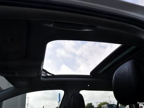 Used 2018 Volkswagen Golf SE image 11