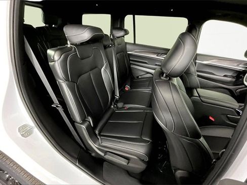 New 2025 Jeep Grand Cherokee L Limited image 11