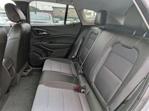 Used 2025 Chevrolet Trax LT w/ LT Convenience Package image 28