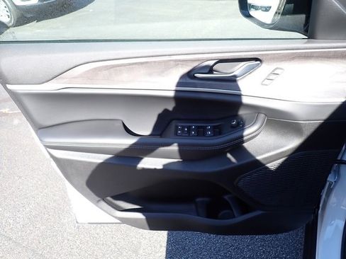 New 2025 Jeep Grand Cherokee L Limited image 15