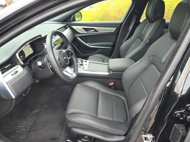 Used 2024 Jaguar XF R-Dynamic SE AWD/4WD image 15