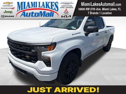 Used 2024 Chevrolet Silverado 1500 Custom image 1