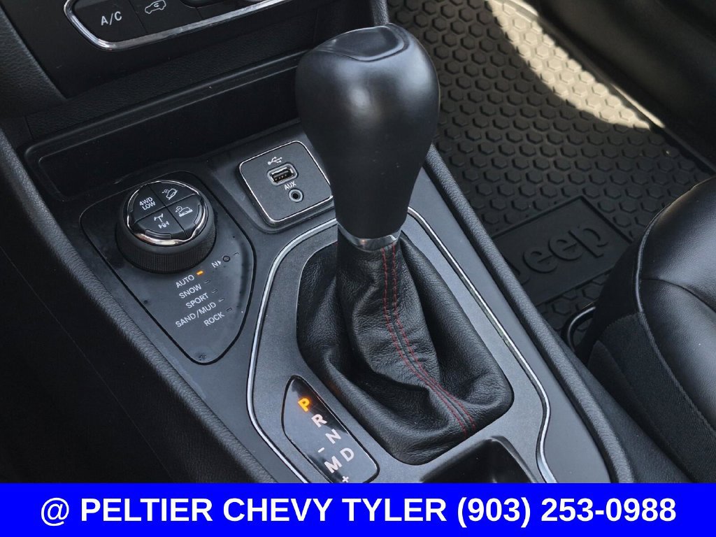 Used 2019 Jeep Cherokee Trailhawk w/ Cold Weather Group AWD/4WD image 22