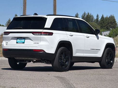 Used 2025 Jeep Grand Cherokee Limited w/ Black Appearance Package AWD/4WD image 2