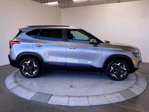 Used 2025 Kia Seltos EX w/ EX Sunroof Package FWD image 6